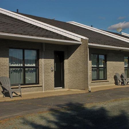 Motel Du Canton Valcourt Экстерьер фото