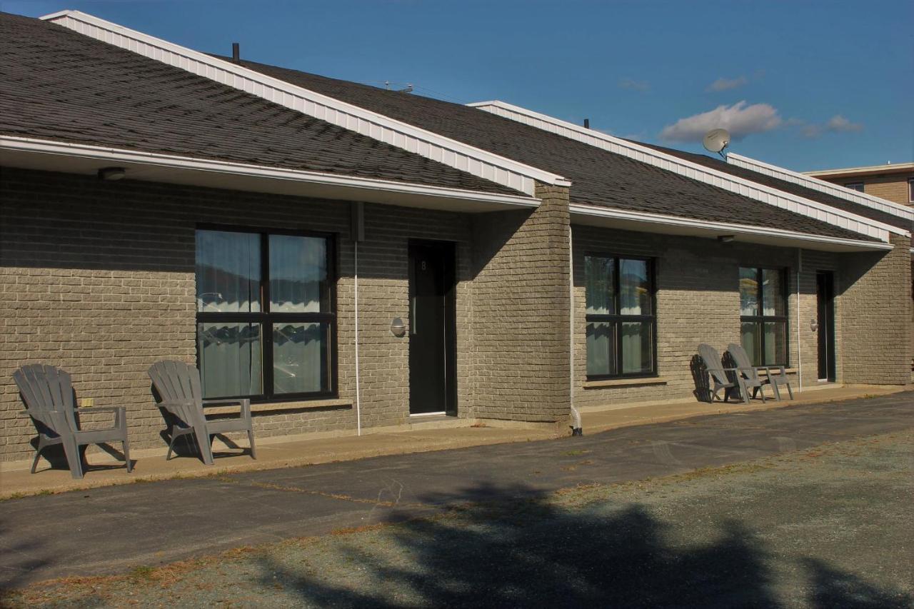 Motel Du Canton Valcourt Экстерьер фото