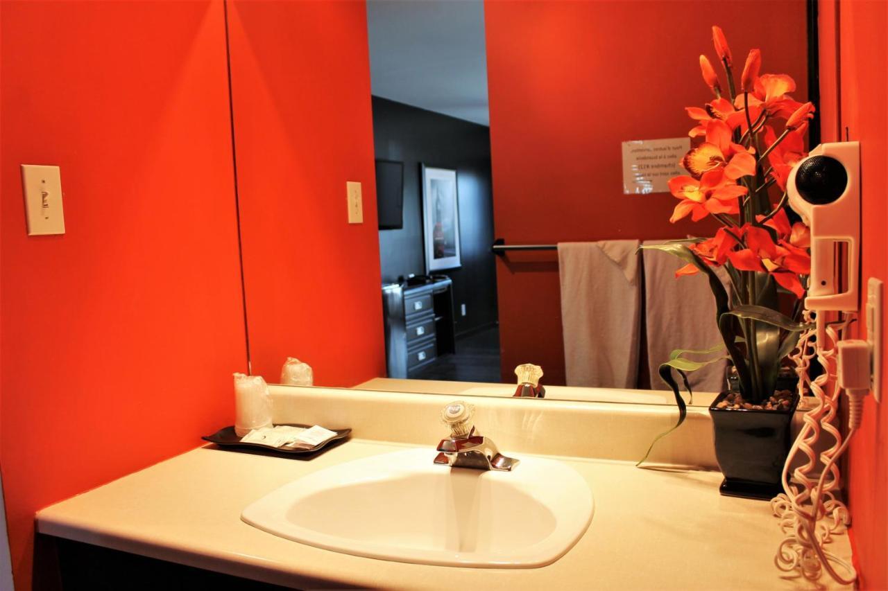 Motel Du Canton Valcourt Экстерьер фото