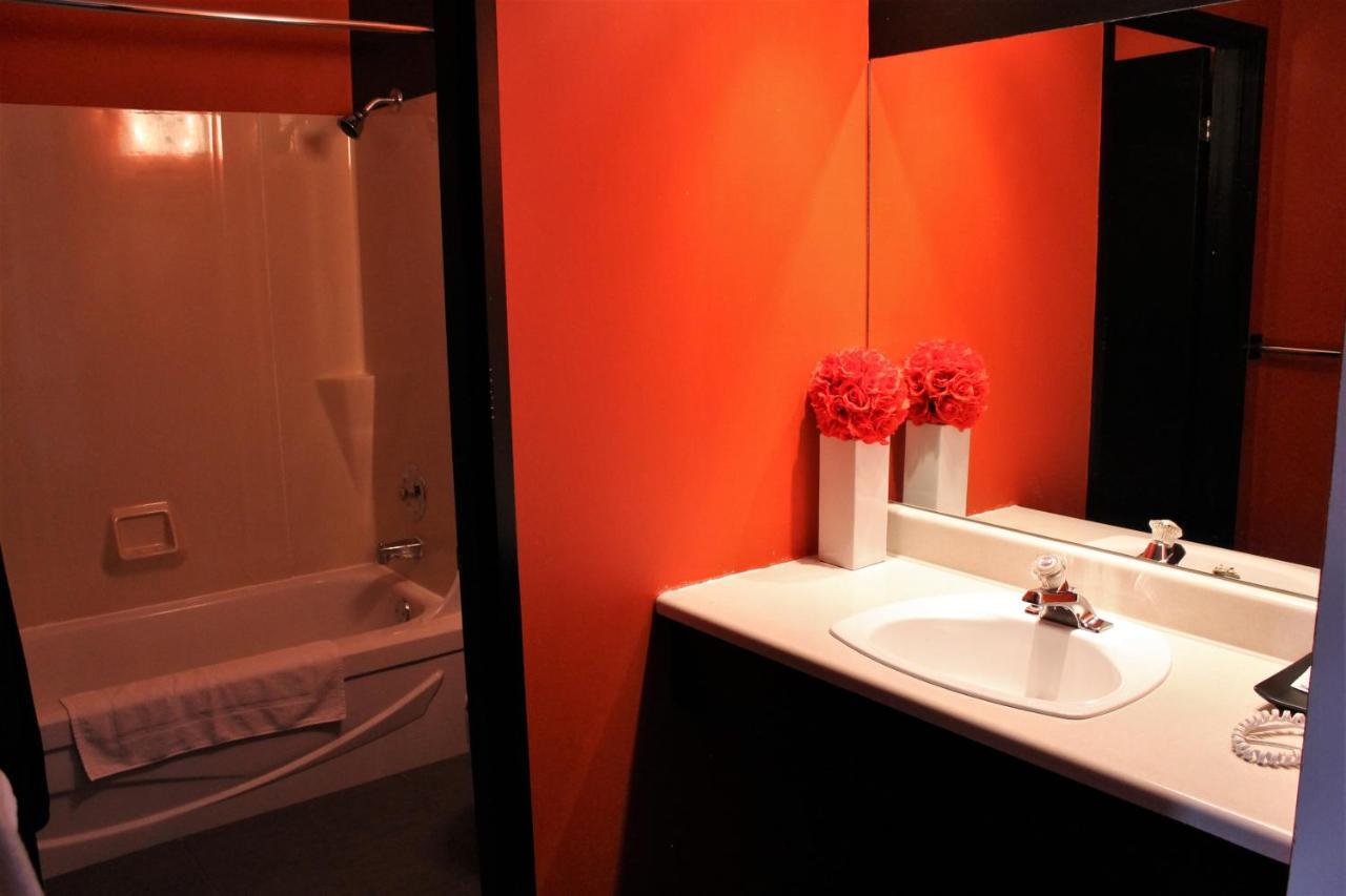 Motel Du Canton Valcourt Экстерьер фото