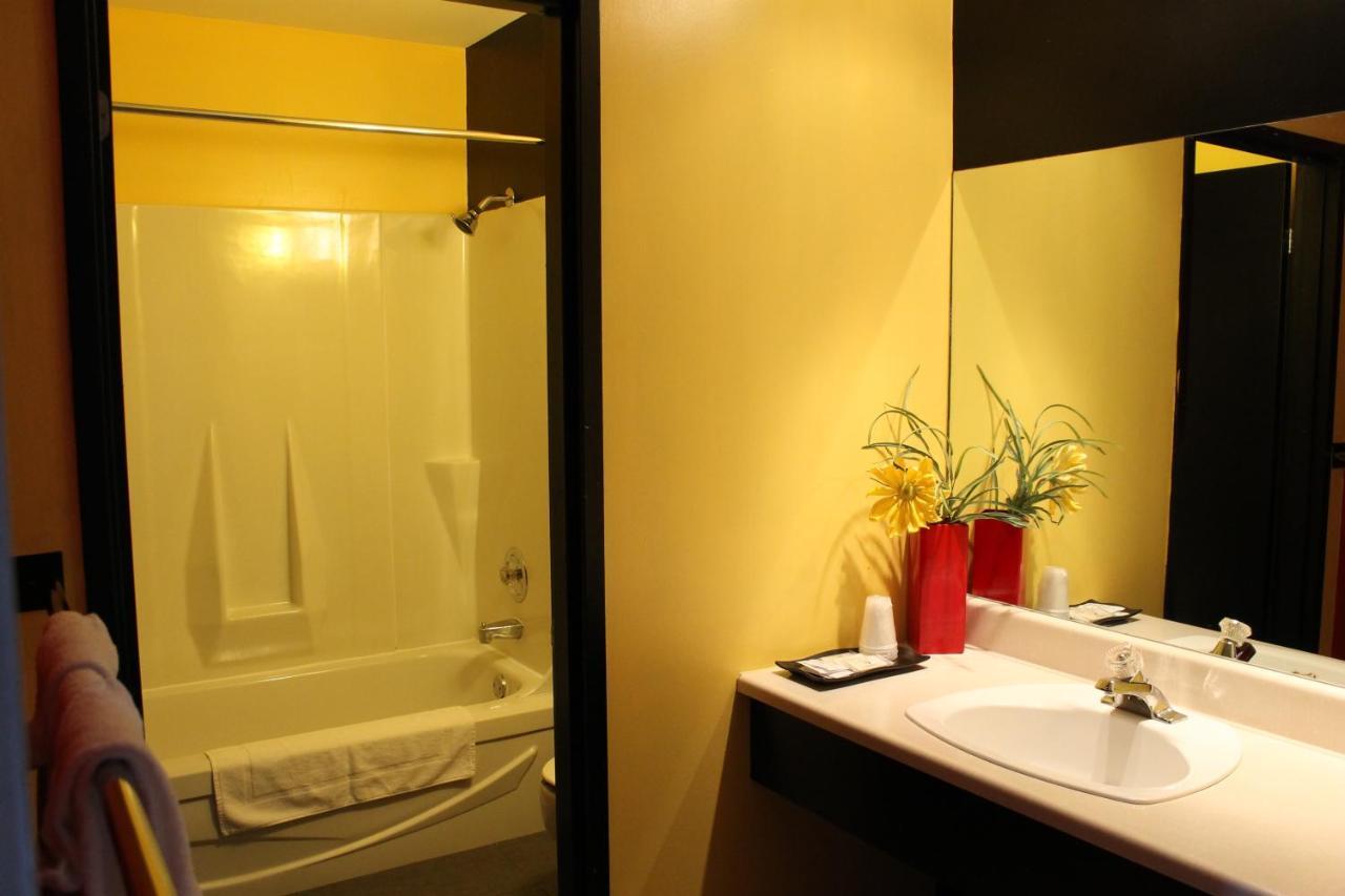 Motel Du Canton Valcourt Экстерьер фото